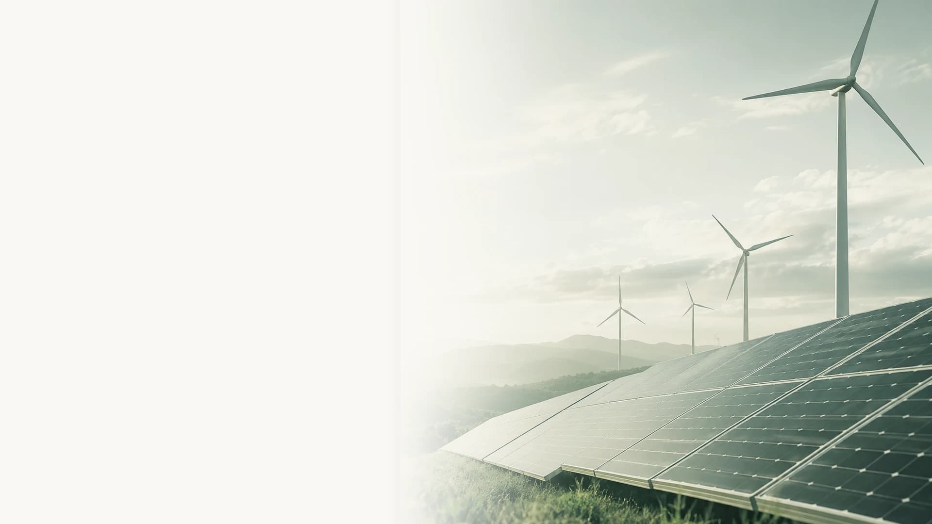 Solar- und Windpark im Morgenlicht